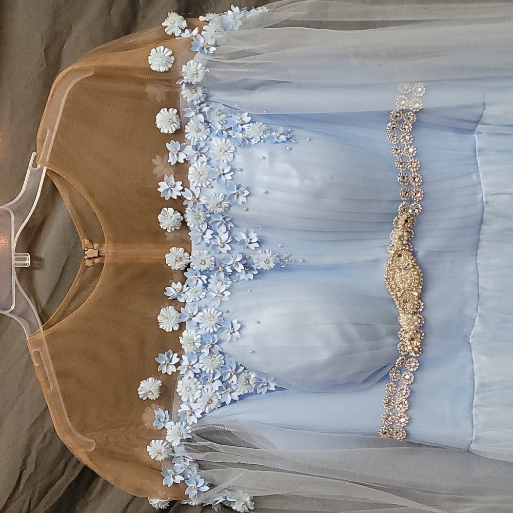 Dress - Picture 2 of 10
